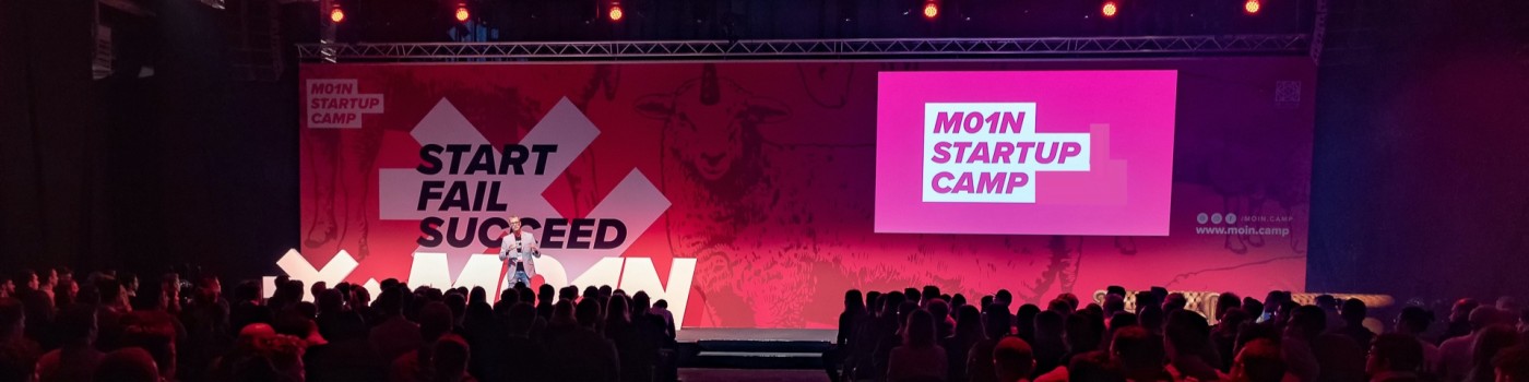 M01N Startup Camp Hauptbuehne ENTRA Rapperswil Zuerichsee Startup Konferenz Schweiz